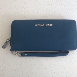 Michael kors wallet/wristlet